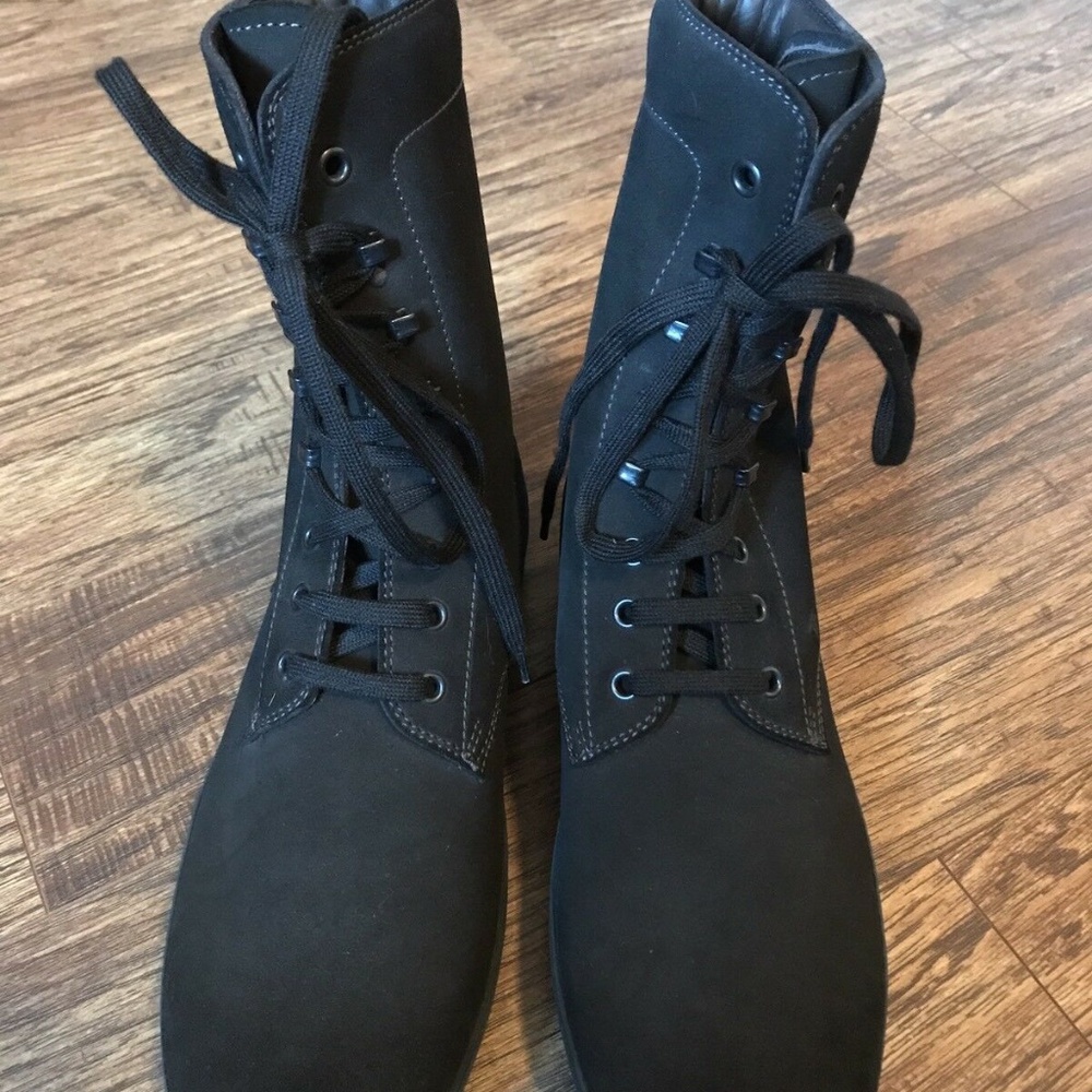 Tod's Gommini Casseta Casual Boots in Suede 7.5M